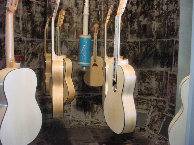 木制樂器自動噴漆實例 (1)